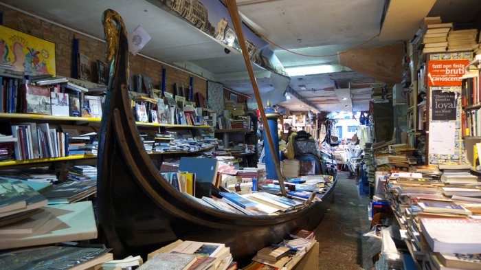Книжный магазин Аква Альта