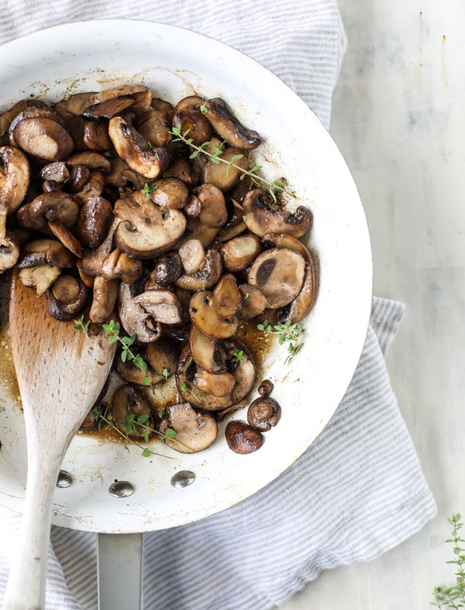 smothered skillet chicken with thyme butter mushrooms I howsweeteats.com