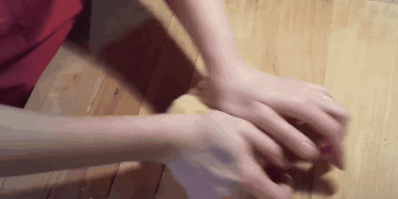 Как приготовить листы для лазаньи: Хорошенько вымесите тесто руками