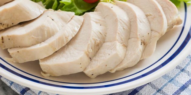 Готовая отварная грудка одинакового цвета снаружи и внутри Сколько варить куриную грудку