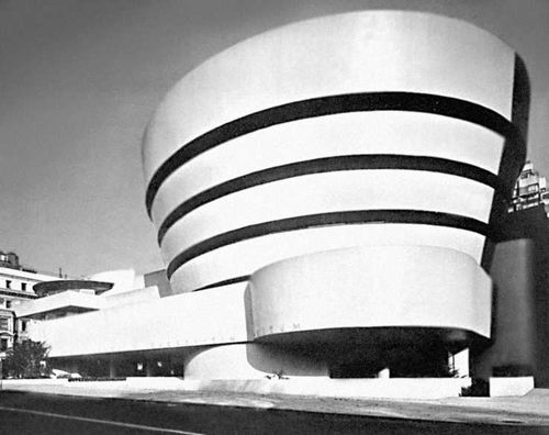 Манхаттан, Музей Соломона Р. Гуггенхейма (1956—59, архитектор Ф. Л. Райт).