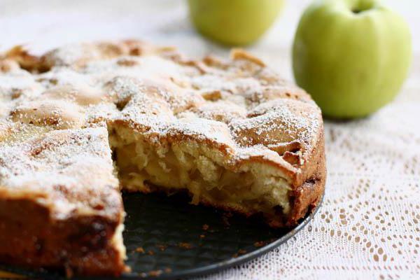 шарлотка с яблоками и корицей рецепт