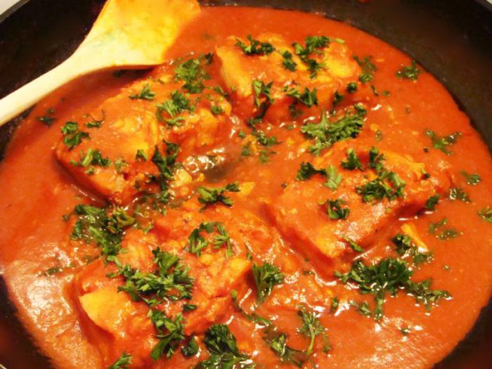 приготовить рыбу в томатном соусе