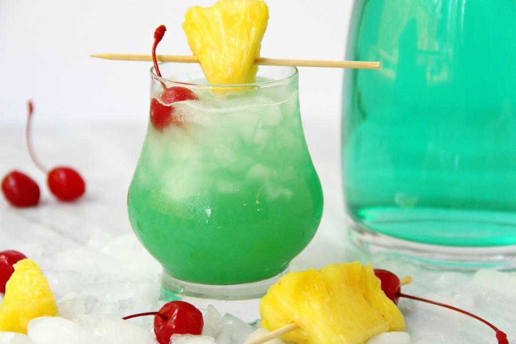 коктейль с малибу и ананасовым соком