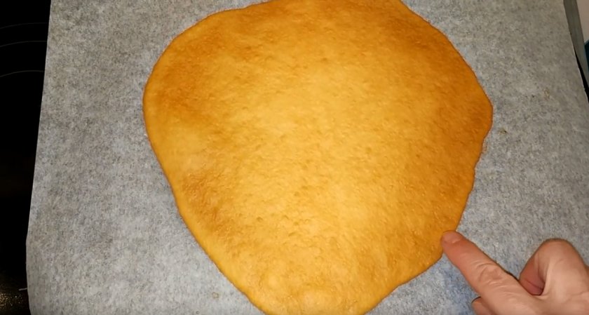 Классический медовик с черносливом и грецкими орехами