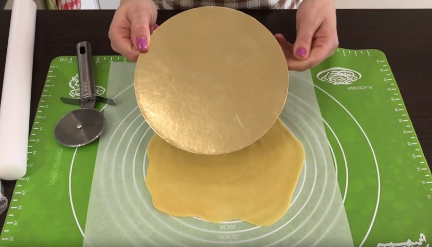 Медовый «Царский» торт с черносливом и орехами 