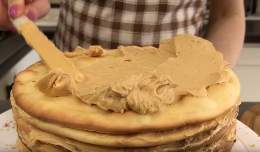 Медовый «Царский» торт с черносливом и орехами 