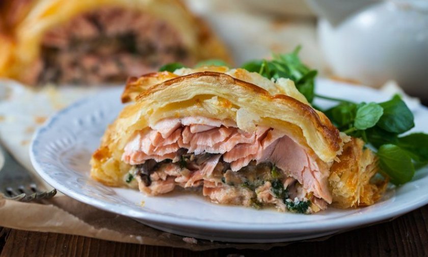 Слойки с рыбой и грибами