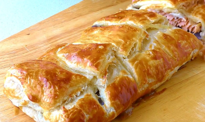 Слоёный пирог с картофелем и рыбой