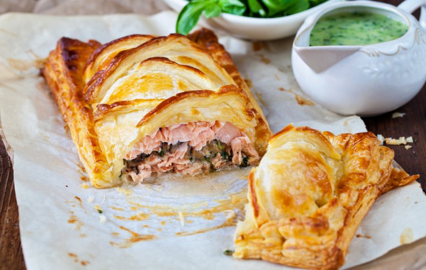 Слойки с рыбой и грибами