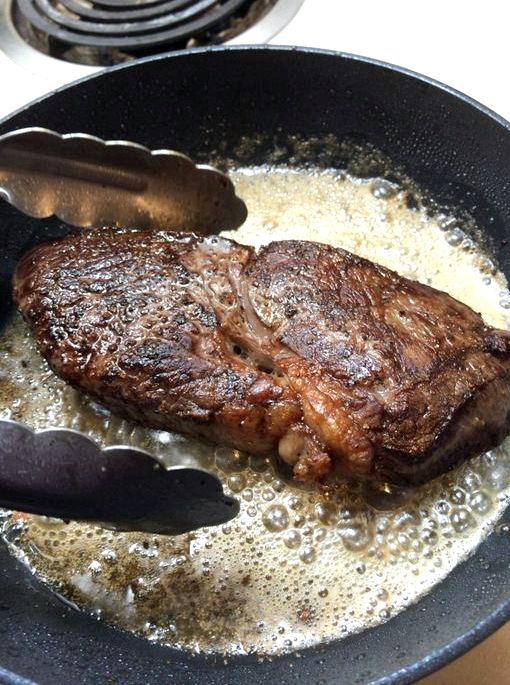 Как приготовить стейк из говядины на сковороде из свежего