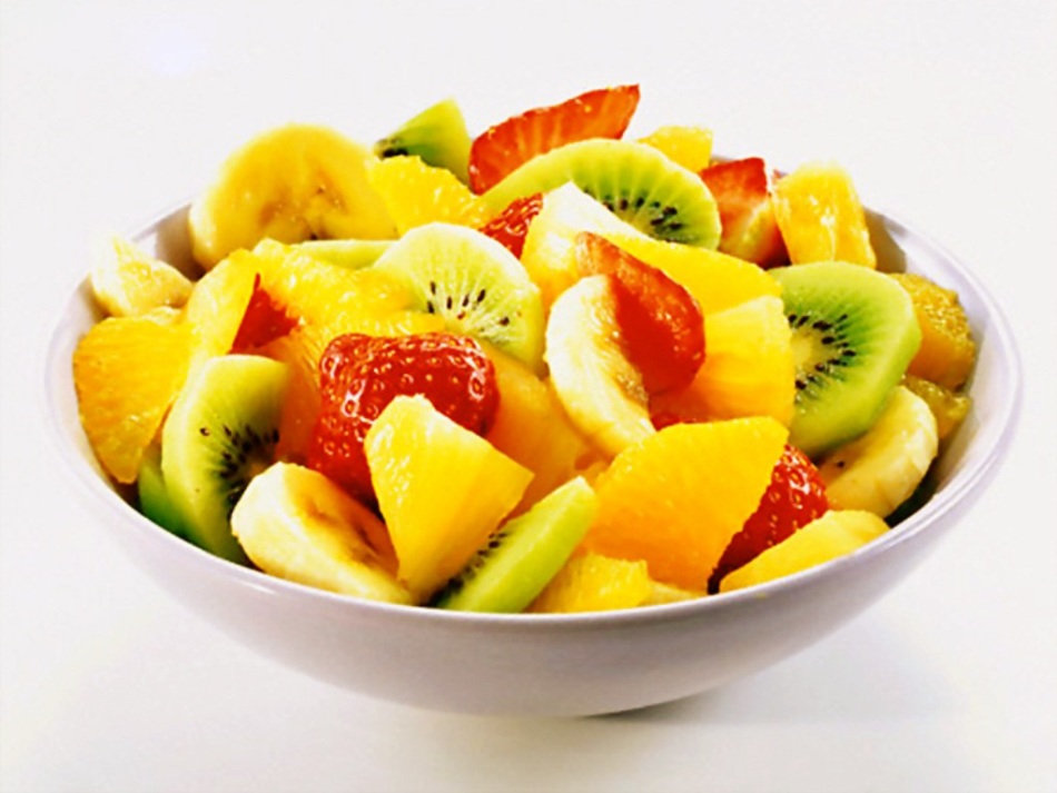 Многие фрукты можно использовать для приготовления диетических салатов
