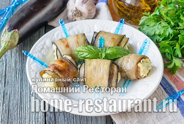 Рулетики из баклажанов с картофельным пюре