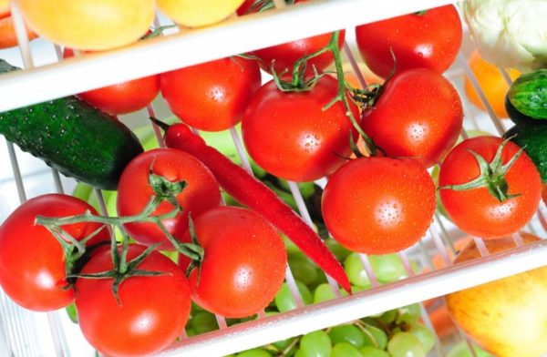 Почему помидоры нельзя хранить в холодильнике и чем это чревато