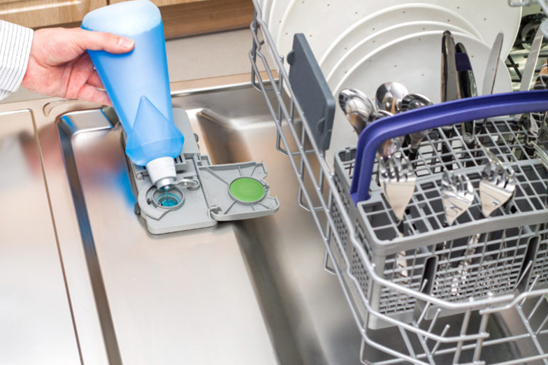 Вредно ли для организма мыть посуду в посудомоечной машине