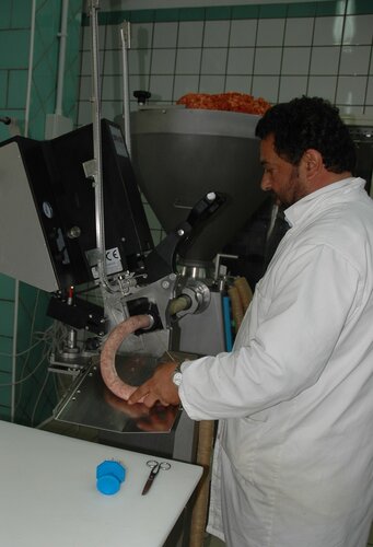 Как в Италии делают колбасу