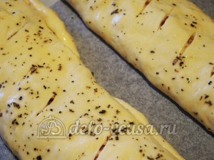 Стромболи: Поливаем рулеты яичной смесью