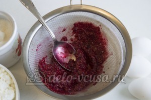 Чизкейк с малиной: Варенье перетереть