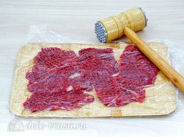 Классический рецепт бефстроганов: Отбить мясо