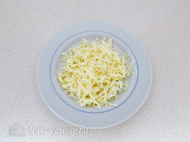 Классический французский луковый суп: Натереть сыр