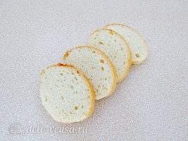 Классический французский луковый суп: Нарезать багет