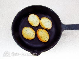 Классический французский луковый суп: Подсушить батон
