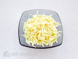 Запеченная белокочанная капуста с сыром: Натереть сыр