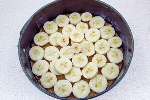 Низкокалорийный йогуртовый торт с бананом и киви: фото к шагу 13.