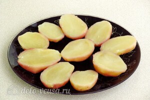 Картофель в духовке с сыром и чесноком: фото к шагу 2.