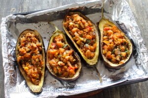 Баклажаны, фаршированные грибами и овощами: фото к шагу 11.