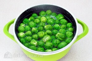 Запеченная брюссельская капуста с сыром: фото к шагу 2.