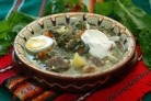 Зеленый борщ со щавелем и яйцом