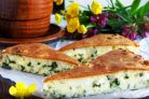 Заливной пирог с зеленым луком и яйцом
