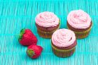 Шоколадные капкейки с клубничным кремом