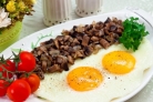Яичница с грибами и луком