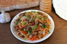 Капуста тушеная с куриными сердечками