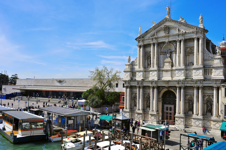 Прогулка по Венеции. Вокзал Санта-Лючия и церковь Скальци