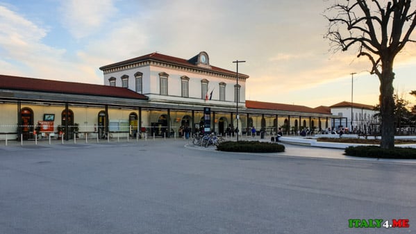 Железнодорожный вокзал города Бергамо