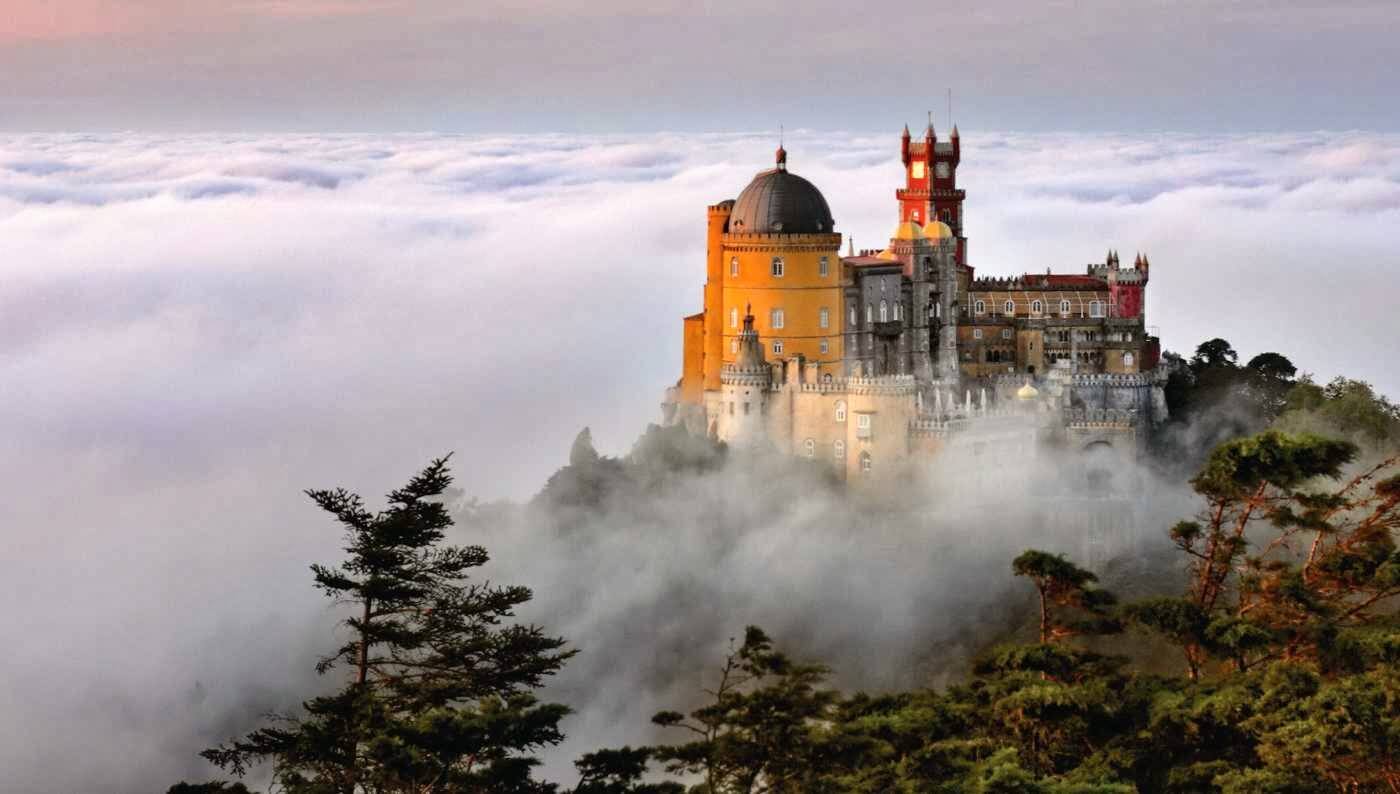 Фото: замок пена в тумане