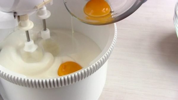 Яйца в миксере