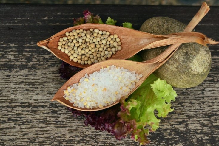 Овощи, мясо, рыба: в каких блюдах используют ароматную соль?