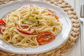 Спагетти с помидорами конфи на обед или ужин