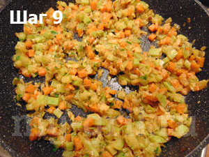 кабачки с овощами на сковороде