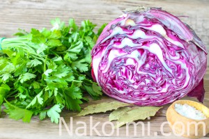Тушеная красная капуста