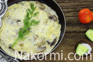Омлет с грибами и сыром