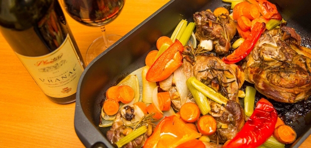 Баранина в духовке с овощами