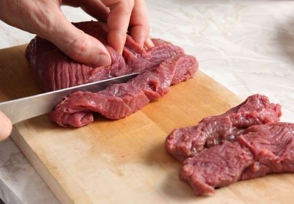 Как правильно порезать мясо
