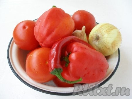 Овощи для приготовления томатного соуса в домашних условиях
