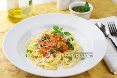Фото рецепта Спагетти с помидорами и базиликом