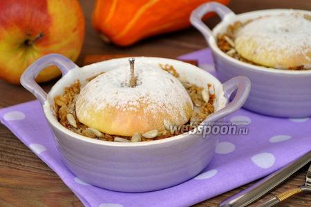 Фото рецепта Геркулесовый крамбль с яблоками и семенами